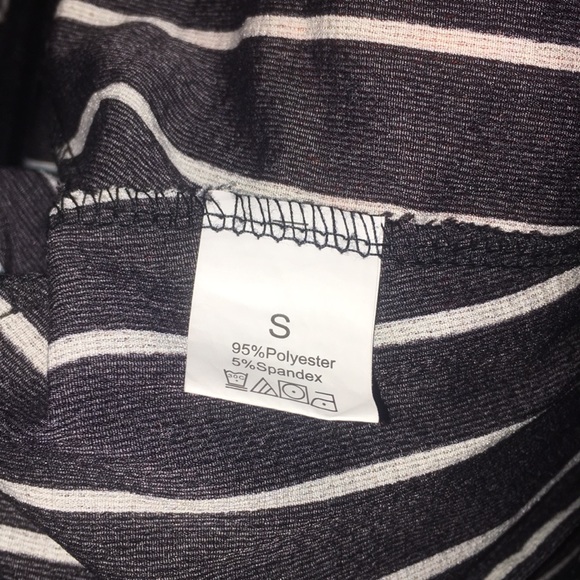 Size S Black and White Pinstripe Blouse w Belt - Picture 4 of 4